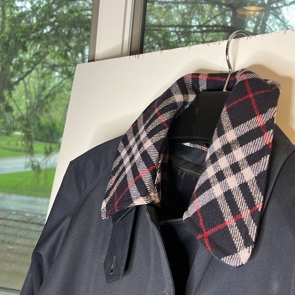 Burberrys Sz 10 Vintage Burberry Dark Navy Trench Coat with Wool Zipout Lining - Picture 2 of 16